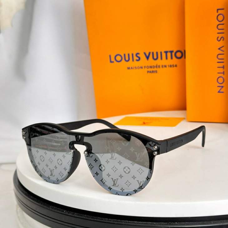 Picture of Louis Vuitton Sunglasses _SKUfw77709348fw
